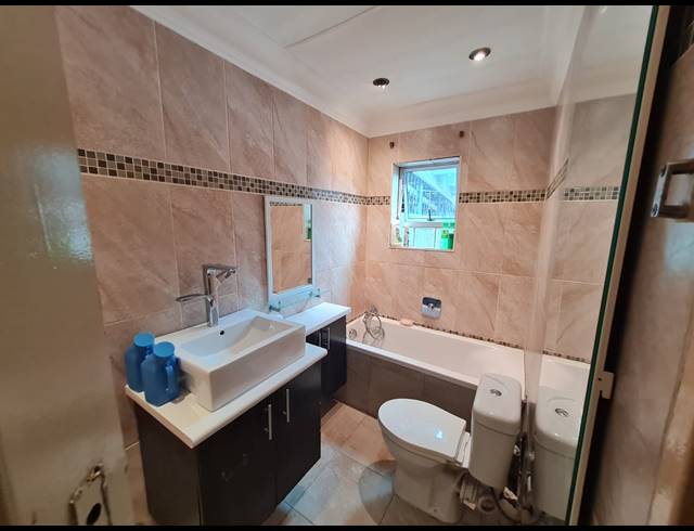 3 BEDROOM FREESTANDING SOLD IN LENTEGEUR